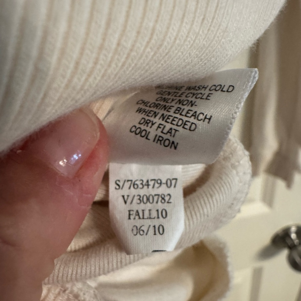 Banana Republic Luxe Cream Pullover, Small - Picture 9 of 9